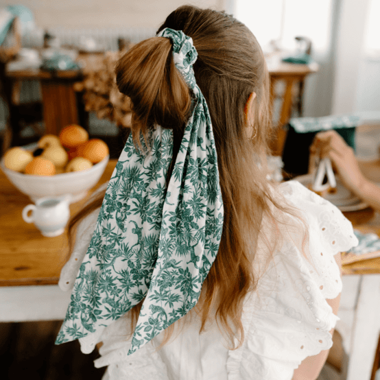 Long tail scrunchie jungle vintage