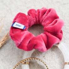 Small scrunchie fuchsia velvet