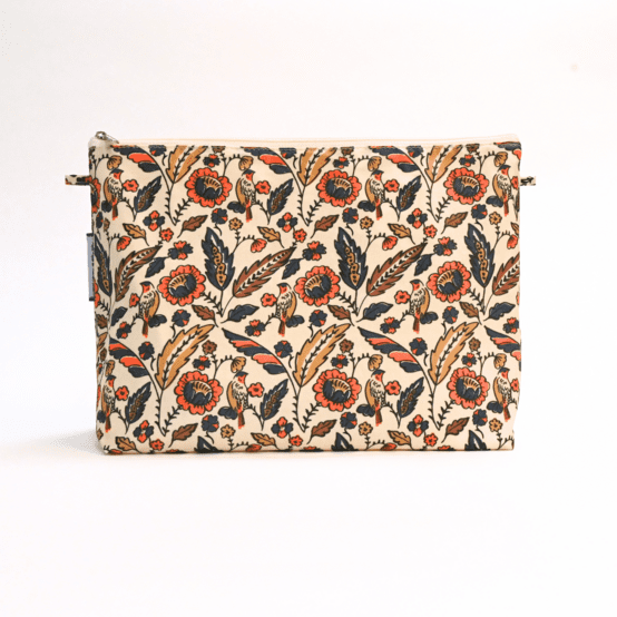 Cosmetic bag with flap plumes d'été