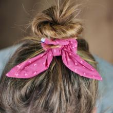 Bunny ear Scrunchie plumetis rose fuchsia