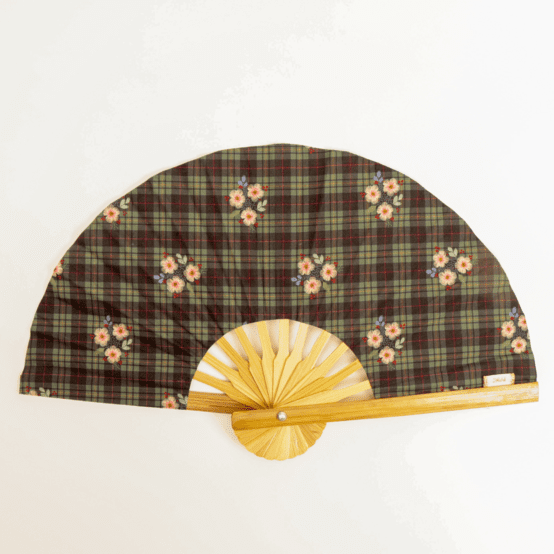 Hand-held fan tartan fleuri
