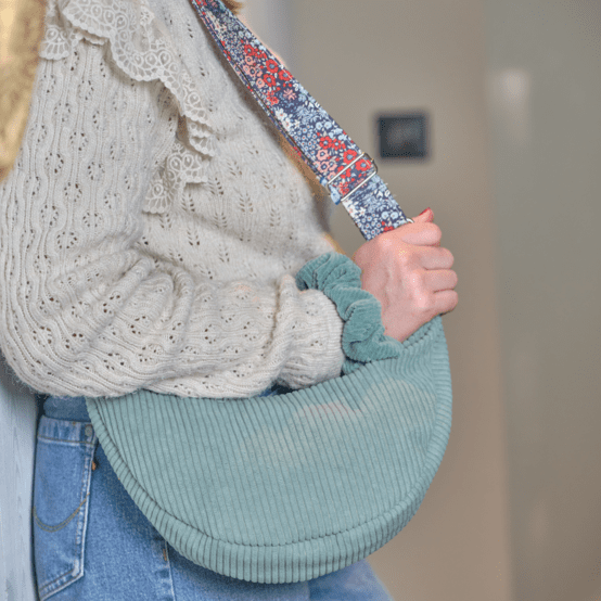 Half-moon bag lichen corduroy