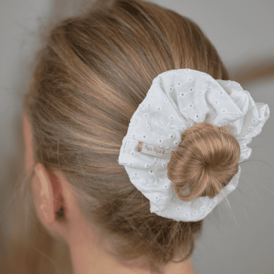 Scrunchie starry white english embroidery 
