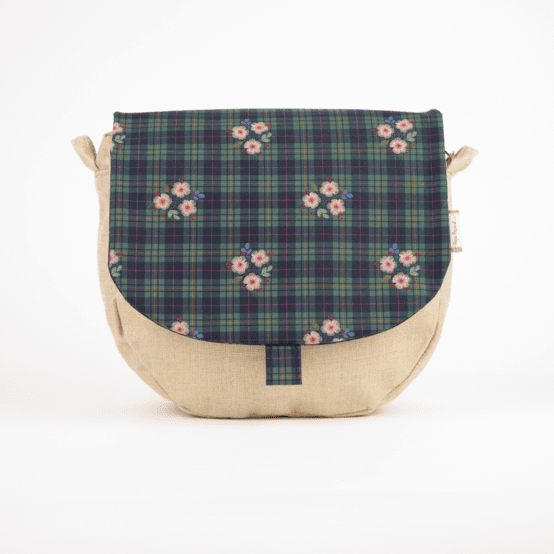 Flap of small shoulder bag tartan fleuri