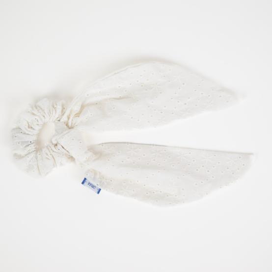 Short tail scrunchie starry white english embroidery 