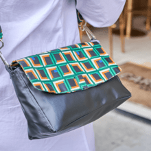 Flap of shoulder bag carré d'art
