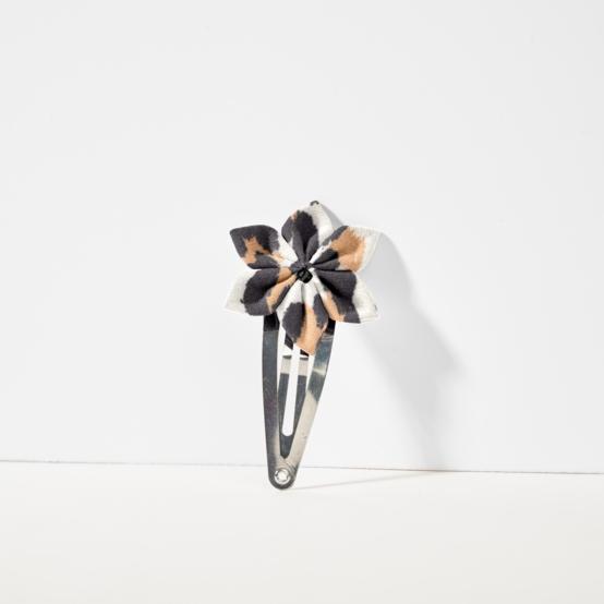 Star flower hairclip leopard