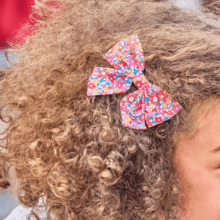 Bow tie hair slide cocktail de fleurs