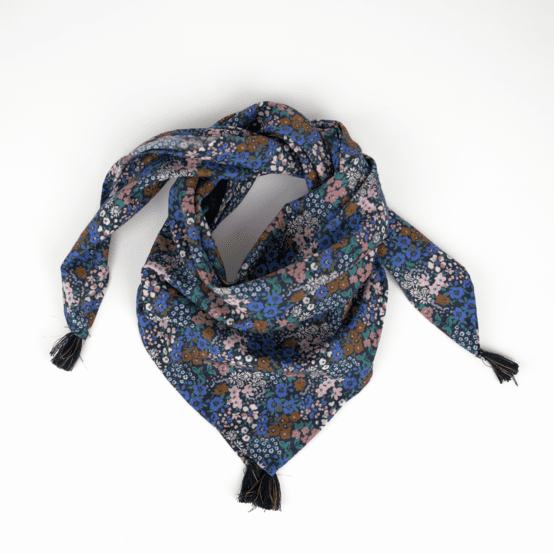 Small pom pom scarf monet lilas
