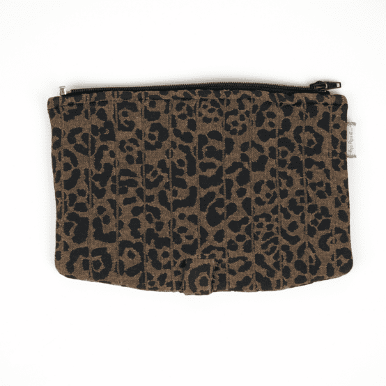 Flap of shoulder bag mocha quilted leopard