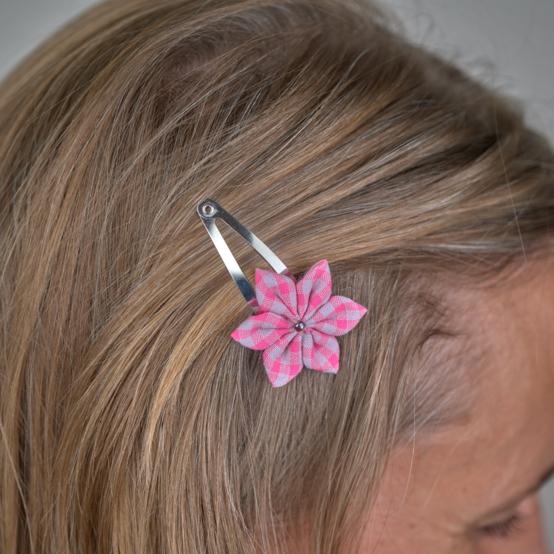Star flower hairclip neon pink gingham