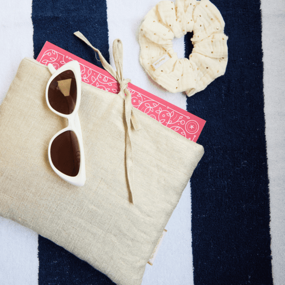 Paperback book pouch golden linen