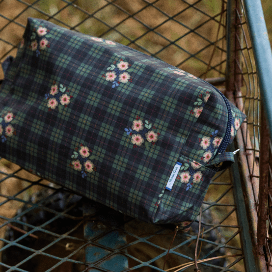 Rectangular toiletry bag tartan fleuri
