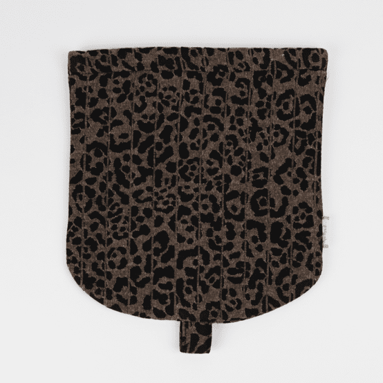 Flap of small shoulder bag mocha quilted leopard