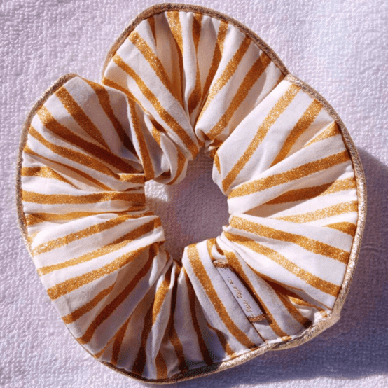 Large Piping Scrunchie rayé or blanc