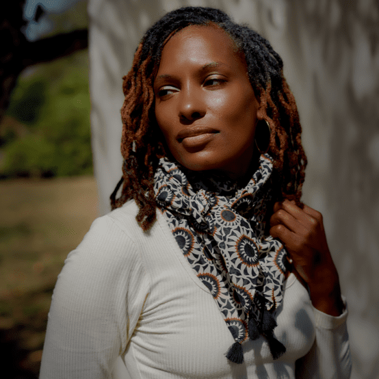 Pom pom scarf attrape soleil