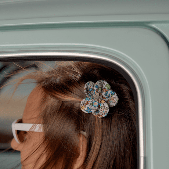 Flower petal hair slide small  mille et une fleurs
