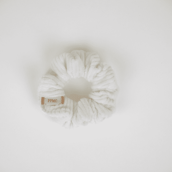 Small scrunchie white corduroy