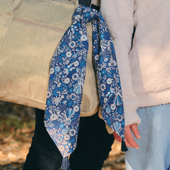 Small pom pom scarf parade royale