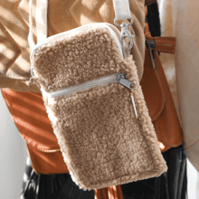 Quilted phone pocket moumoute camel