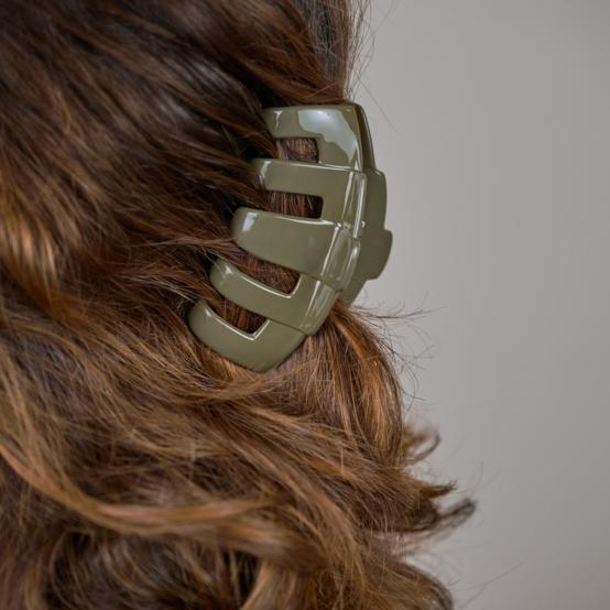 Large Rounded Hair Clip lacquered khaki