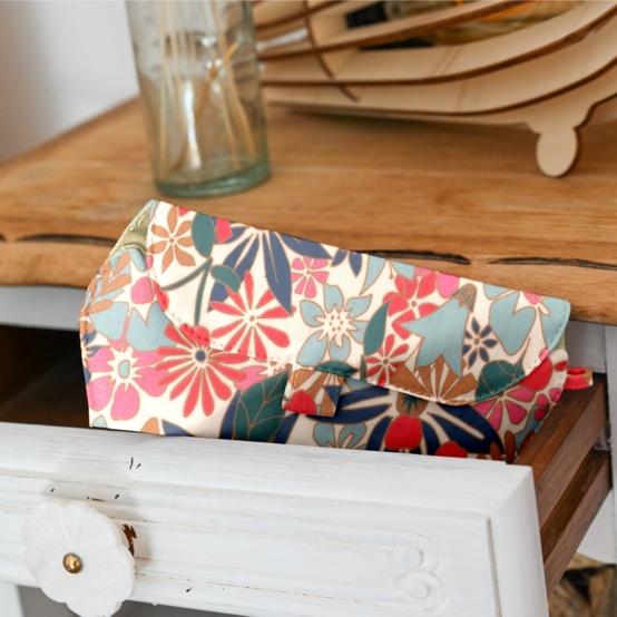 Glasses case cerise en fleur