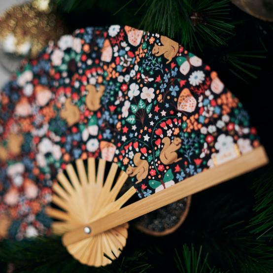 Hand-held fan casse noisette