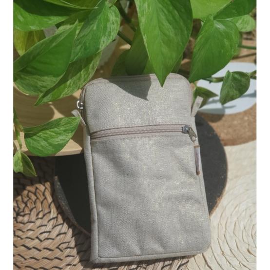Quilted phone pocket golden linen