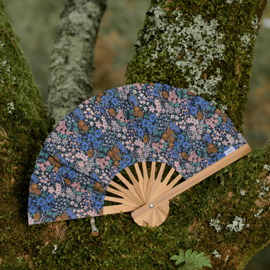 Hand-held fan monet lilas