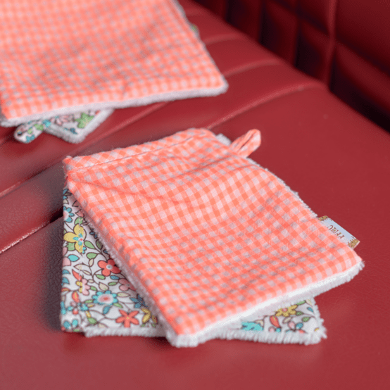 Make-up Remover Glove neon orange gingham