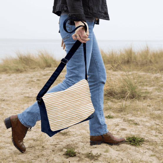 Square flap of saddle bag  rayé or blanc