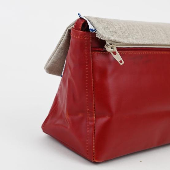 Base of shoulder bag red
