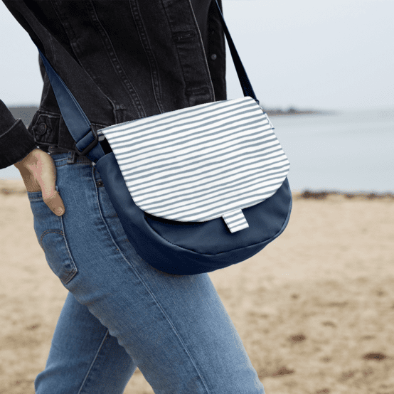 Flap of small shoulder bag striped blue gray glitter