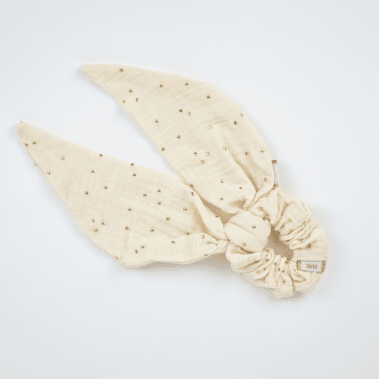 Short tail scrunchie gaze pois or écru