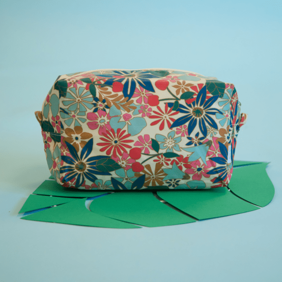 Rectangular toiletry bag cerise en fleur