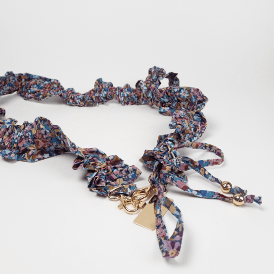 Ruffled phone strap bloom 70