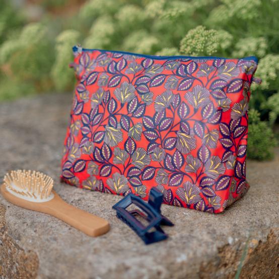 Cosmetic bag with flap calypso