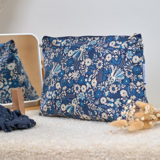 Cosmetic bag with flap parade royale