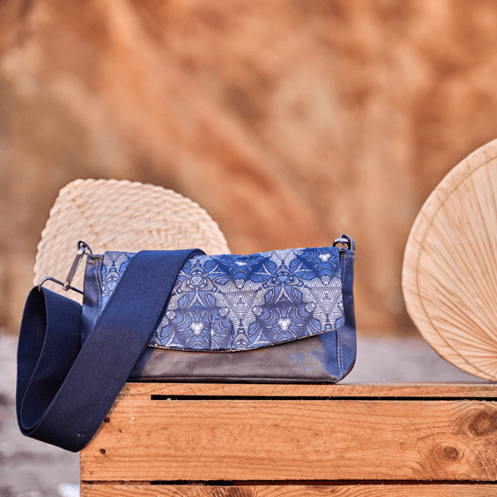 Flap of shoulder bag ethnique