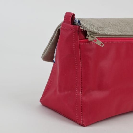 Base of shoulder bag fuschia