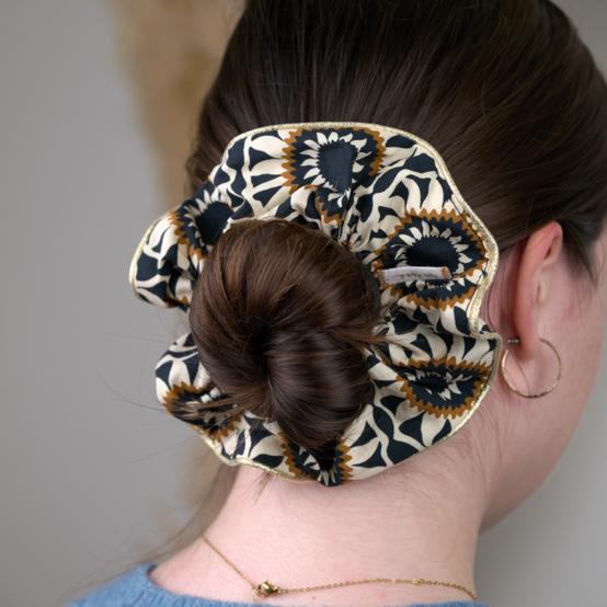 Large Piping Scrunchie attrape soleil