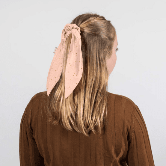 Short tail scrunchie gaze pois or rose
