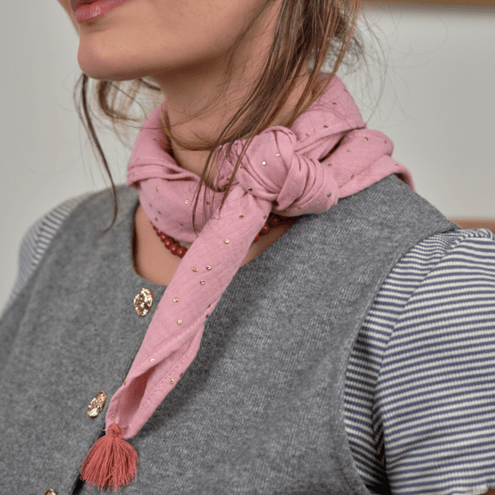 Small pom pom scarf gaze pois or rose thé