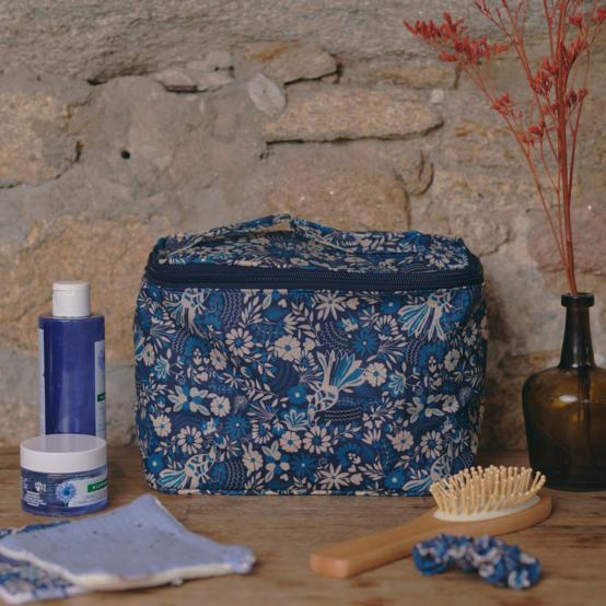 Large vanity parade royale