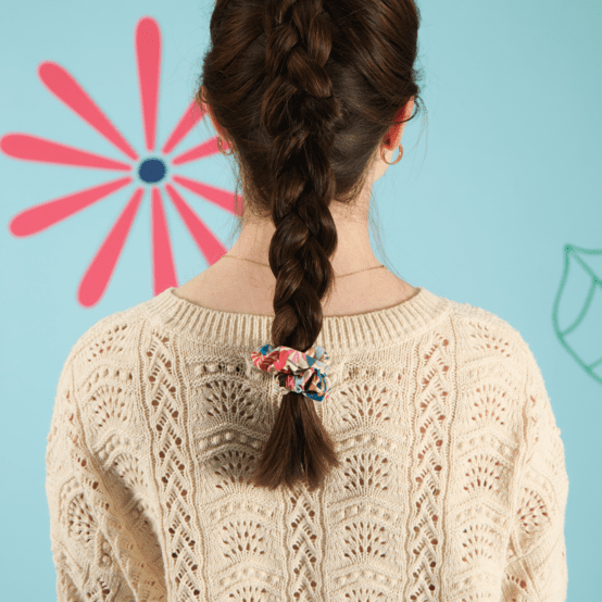 Small scrunchie cerise en fleur