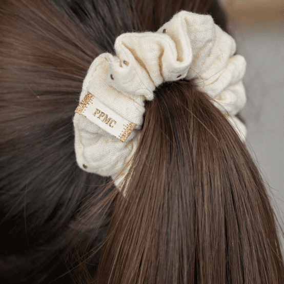 Small scrunchie gaze pois or écru