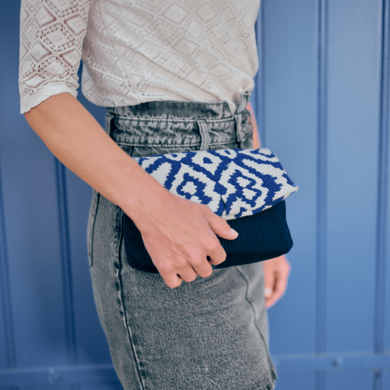 Flap of shoulder bag jacquard bleu