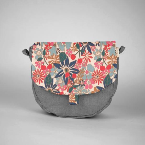 Flap of small shoulder bag cerise en fleur