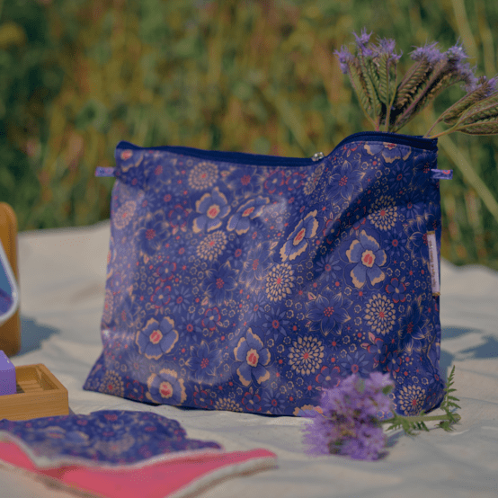 Cosmetic bag with flap lavandula
