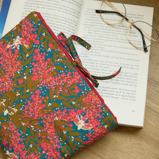 Paperback book pouch ballet merveilleux